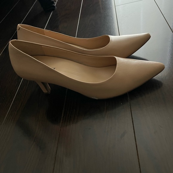 Heels - Picture 8 of 9